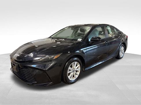 Used 2025 Toyota Camry LE image 9