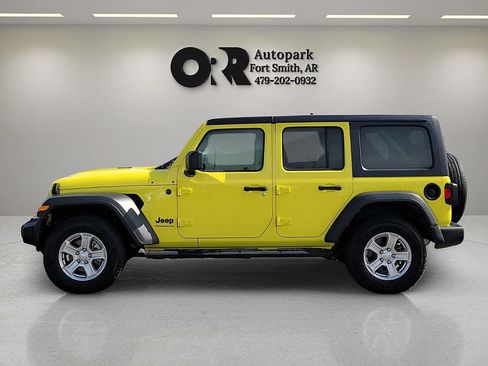 Used 2023 Jeep Wrangler Sport S image 3