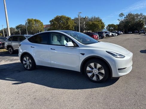 Used 2021 Tesla Model Y Long Range image 3