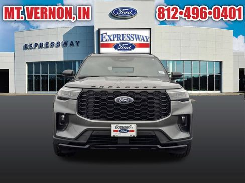 Used 2025 Ford Explorer ST-Line w/ ST-Line Street Pack AWD/4WD image 4