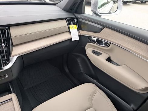 New 2026 Volvo XC90 B6 Plus w/ Protection Package Premier AWD/4WD image 18