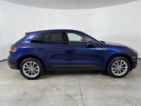 Certified 2023 Porsche Macan image 8
