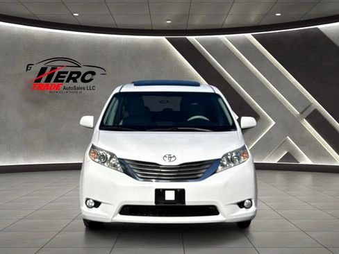 Used 2011 Toyota Sienna XLE w/ XLE Navigation Pkg FWD image 17