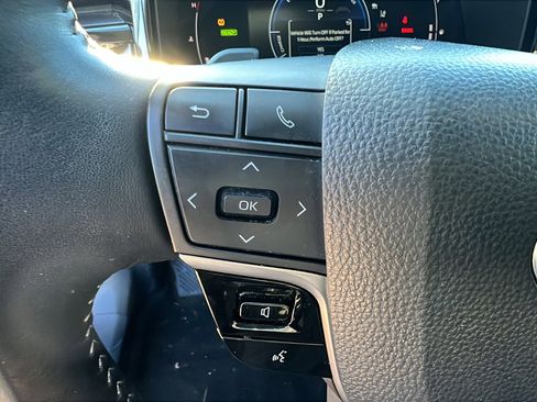 Used 2025 Toyota Camry SE image 27