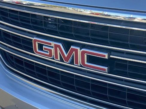 Used 2018 GMC Yukon SLE w/ SLE Value Package image 26