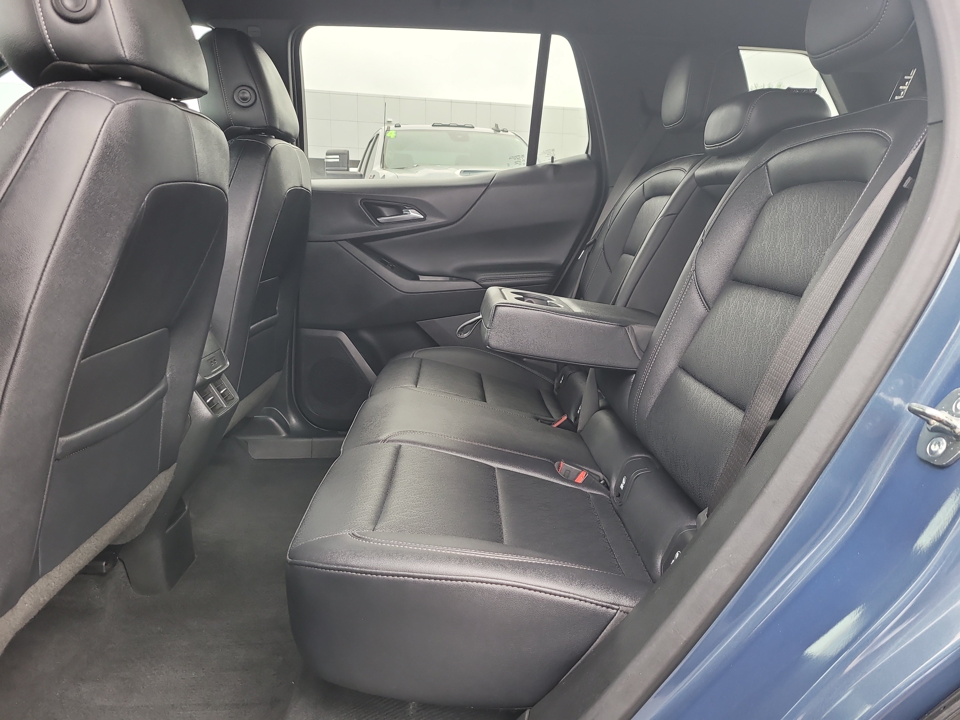 Used 2025 Chevrolet Equinox LT w/ Convenience Package II FWD image 11