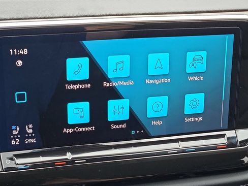 Used 2025 Volkswagen Atlas SE FWD image 17
