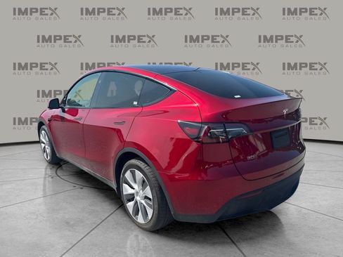 Used 2024 Tesla Model Y Long Range AWD/4WD image 3