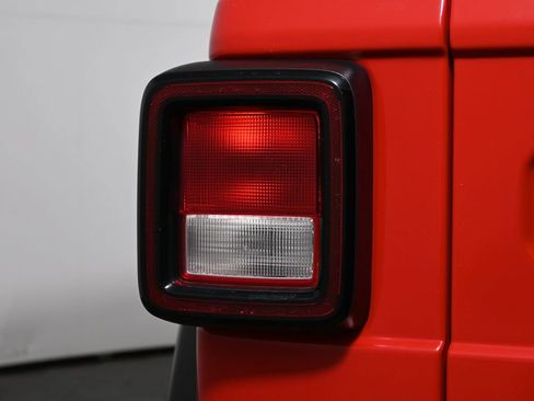 Used 2024 Jeep Wrangler Sport S image 12