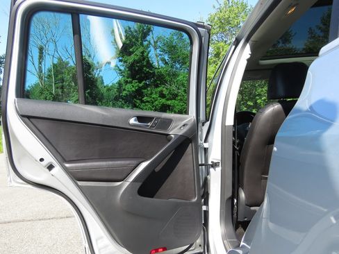 Used 2017 Volkswagen Tiguan Sport AWD/4WD image 18