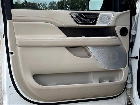 Used 2021 Lincoln Navigator Reserve w/ Luxury Package image 20