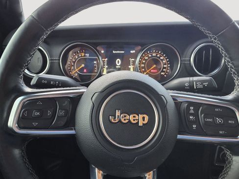 Used 2020 Jeep Gladiator Overland image 15