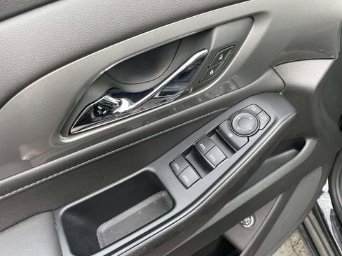 Used 2023 Chevrolet Traverse LT image 28