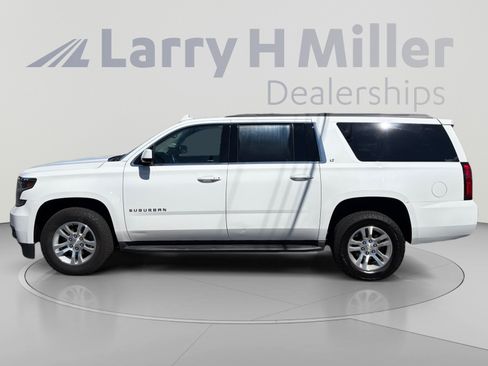 Used 2018 Chevrolet Suburban LT w/ Luxury Package AWD/4WD image 2