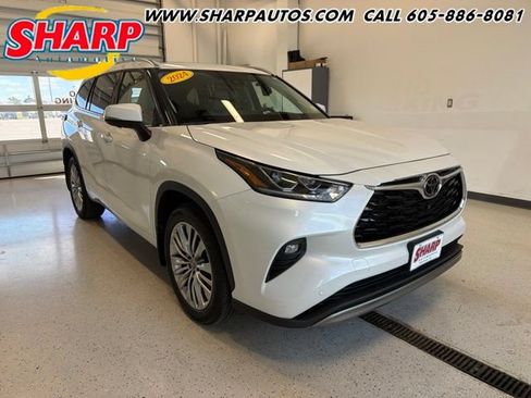 Used 2024 Toyota Highlander Platinum AWD/4WD image 1