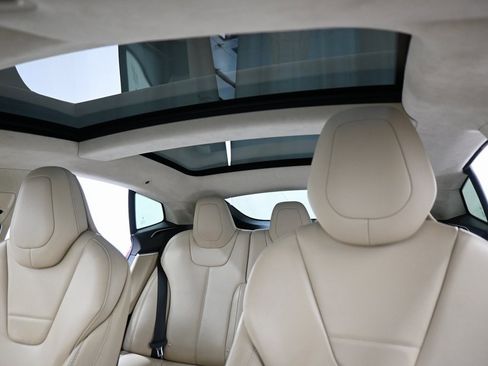 Used 2017 Tesla Model S 90D image 30