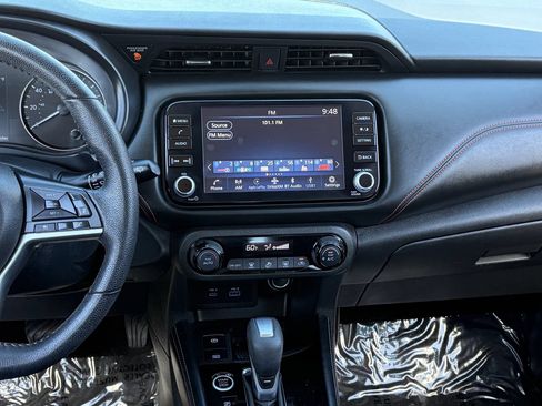Used 2022 Nissan Kicks SR FWD image 16