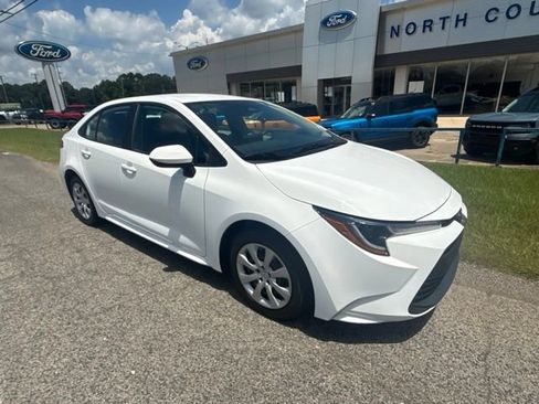 Used 2023 Toyota Corolla LE FWD image 2
