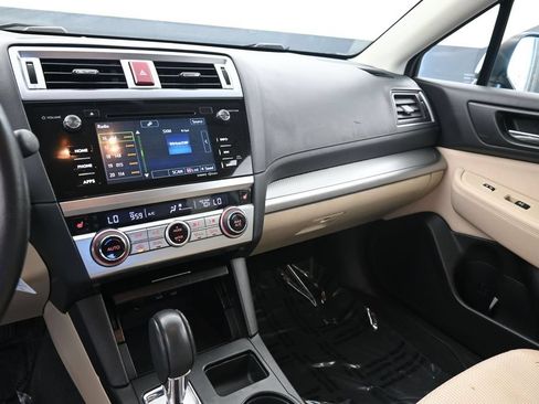 Used 2017 Subaru Outback 2.5i Premium w/ Popular Package #2 AWD/4WD image 19