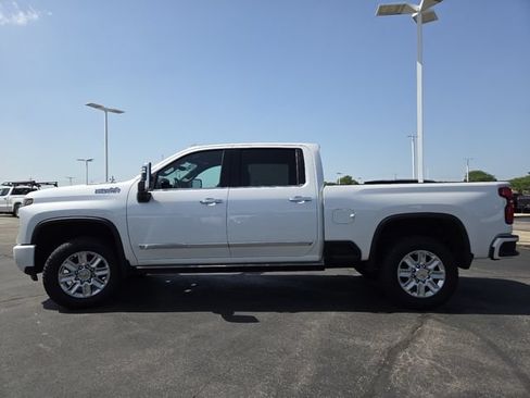 Used 2025 Chevrolet Silverado 2500 High Country w/ High Country Premium Package AWD/4WD image 16