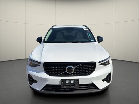 Used 2026 Volvo XC40 B5 Plus AWD/4WD image 2