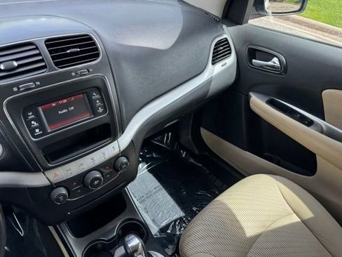 Used 2017 Dodge Journey SXT w/ Comfort/Convenience Group FWD image 21