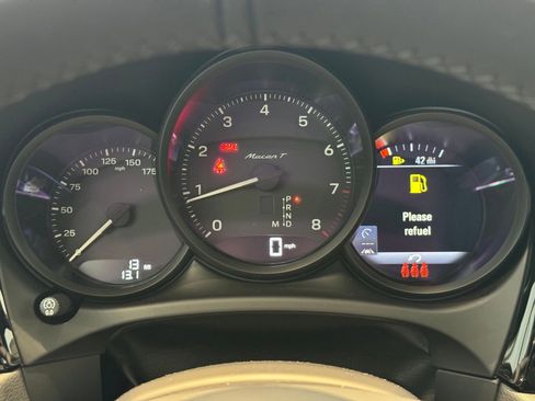 Certified 2025 Porsche Macan Turbo image 16