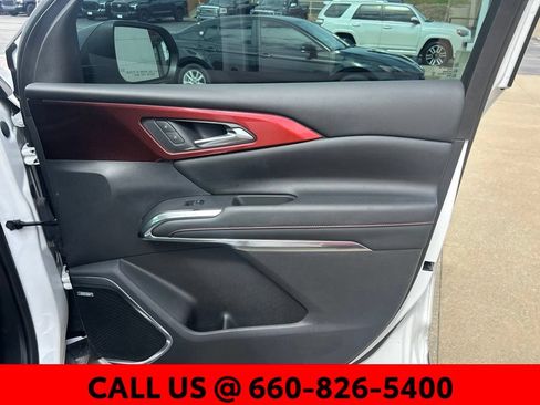 Used 2024 Chevrolet Traverse RS AWD/4WD image 9
