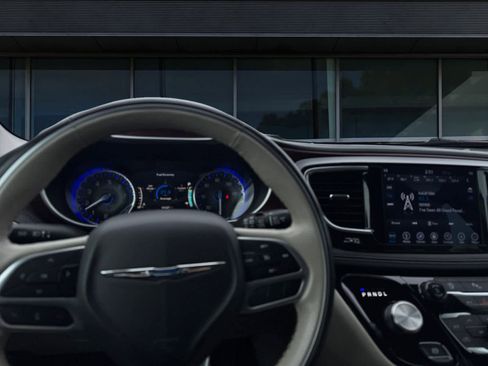 Used 2019 Chrysler Pacifica Limited image 4