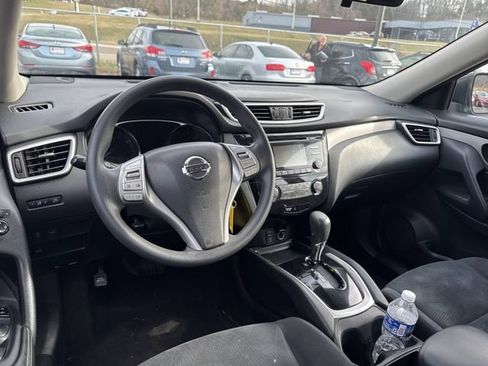 Used 2016 Nissan Rogue S FWD image 12