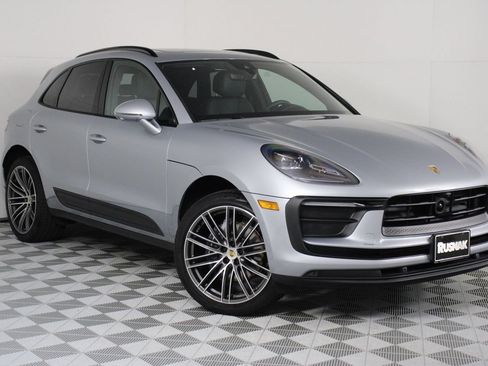 Certified 2026 Porsche Macan AWD/4WD image 9