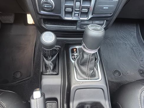 Used 2023 Jeep Wrangler Unlimited Sahara w/ Cold Weather Group AWD/4WD image 31