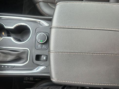 Used 2023 Chevrolet Traverse High Country FWD image 99