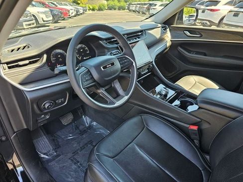 Used 2023 Jeep Grand Cherokee Limited w/ Luxury Tech Group II AWD/4WD image 14