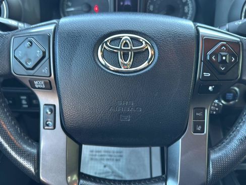 Used 2019 Toyota Tacoma TRD Off-Road AWD/4WD image 11