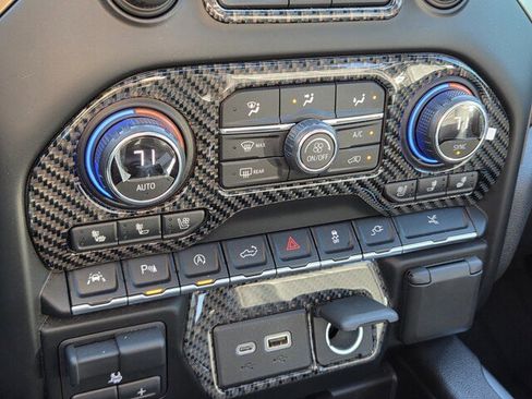 Used 2021 Chevrolet Silverado 1500 High Country w/ Technology Package image 29