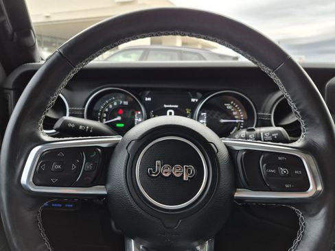 Used 2023 Jeep Wrangler Unlimited Sahara w/ Cold Weather Group image 14