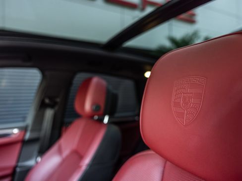 Certified 2024 Porsche Macan Turbo AWD/4WD image 17