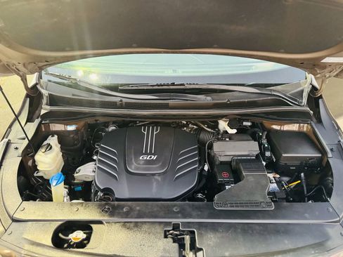 Used 2016 Kia Sedona SX image 19