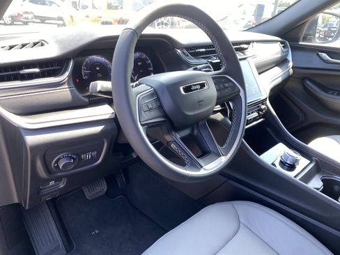 Used 2025 Jeep Grand Cherokee Laredo X w/ Trailer Tow Package image 19