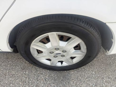 Used 2005 Ford Taurus SE image 9
