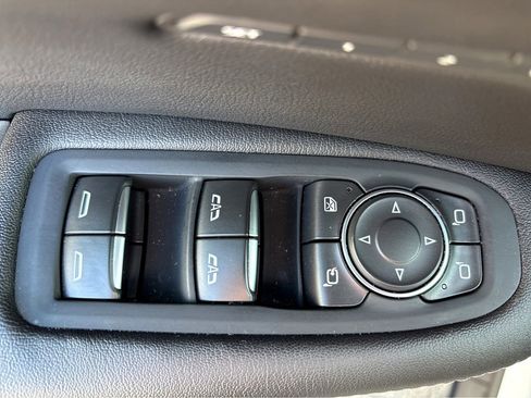 Certified 2025 Cadillac XT5 Premium Luxury image 3