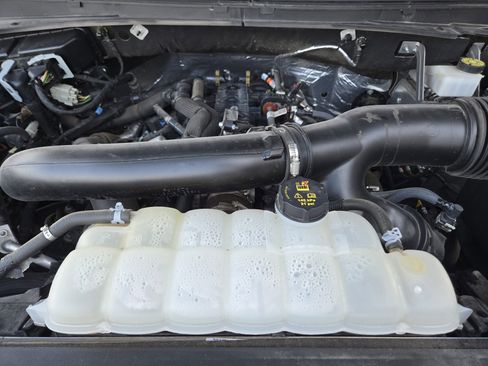 Used 2024 Ford Expedition XLT image 29