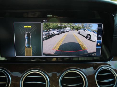 Used 2017 Mercedes-Benz E 300 4MATIC image 39