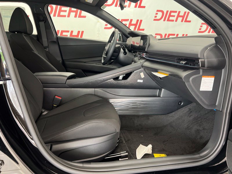 New 2026 Hyundai Elantra SEL FWD image 12