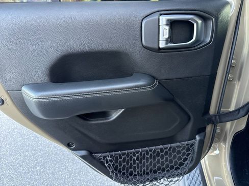 Used 2020 Jeep Gladiator Overland image 15