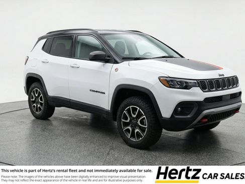 Used 2025 Jeep Compass Trailhawk AWD/4WD image 1