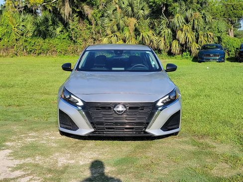 Used 2024 Nissan Altima 2.5 SV FWD image 6
