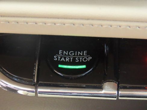 Used 2022 Lincoln Nautilus FWD w/ Premium Package image 29
