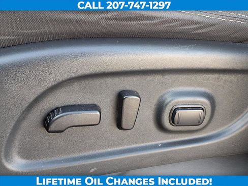 Used 2021 Nissan Titan SV w/ SV Convenience Package image 11